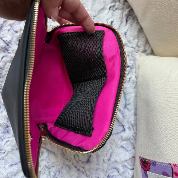 KUSSHI Everyday Makeup Bag - Black - Picture 5 of 7